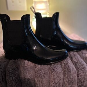 Black Glossy Ankle Rain Boots